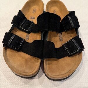 Women’s Arizona Soft Footbed Birkenstock Black Suede Sandals